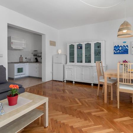 Lovely Apartment In Novi Vinodolski With Wifi מראה חיצוני תמונה