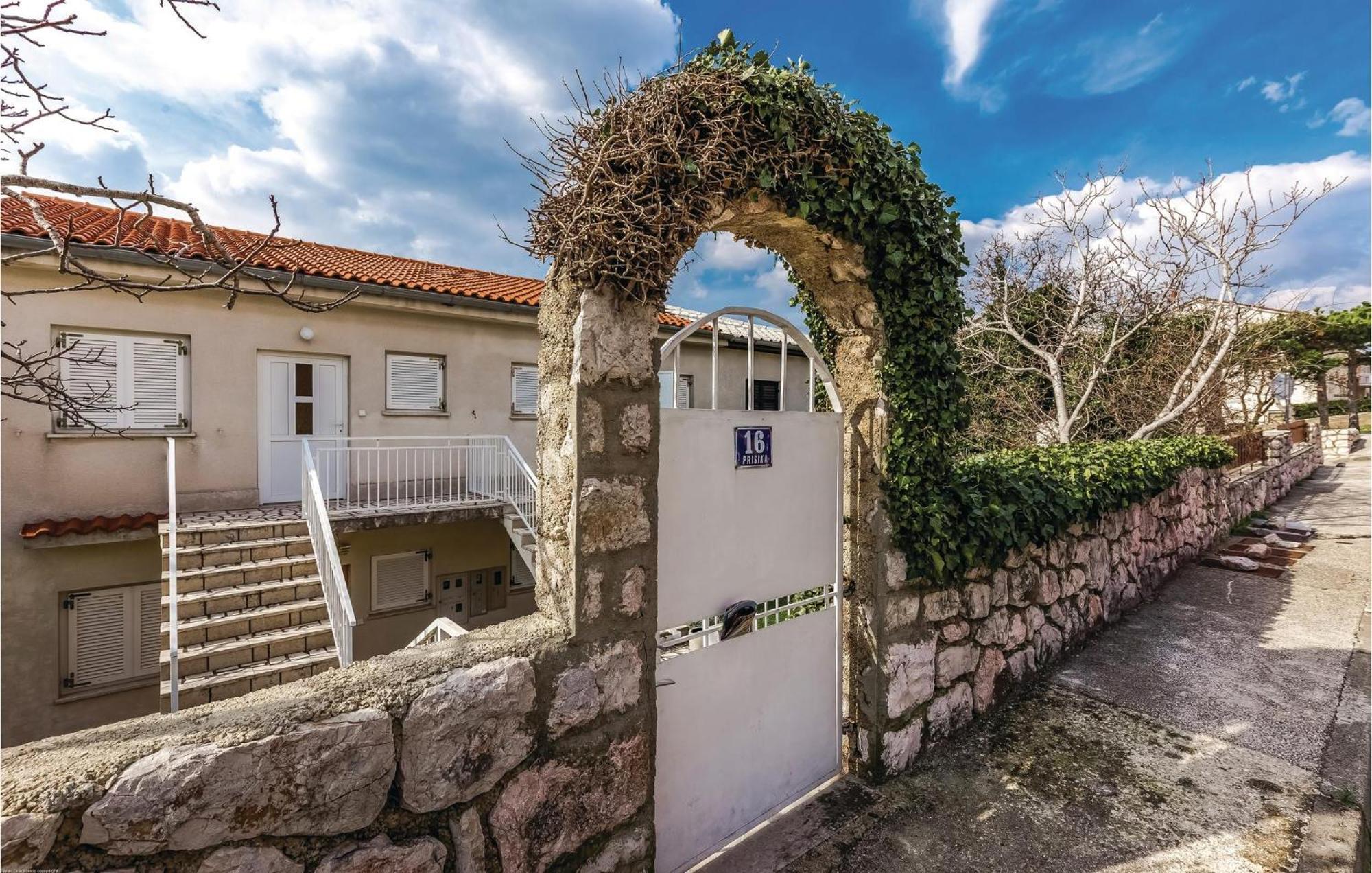 Lovely Apartment In Novi Vinodolski With Wifi מראה חיצוני תמונה