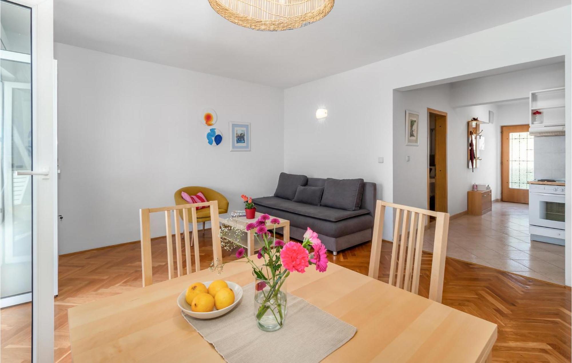 Lovely Apartment In Novi Vinodolski With Wifi מראה חיצוני תמונה