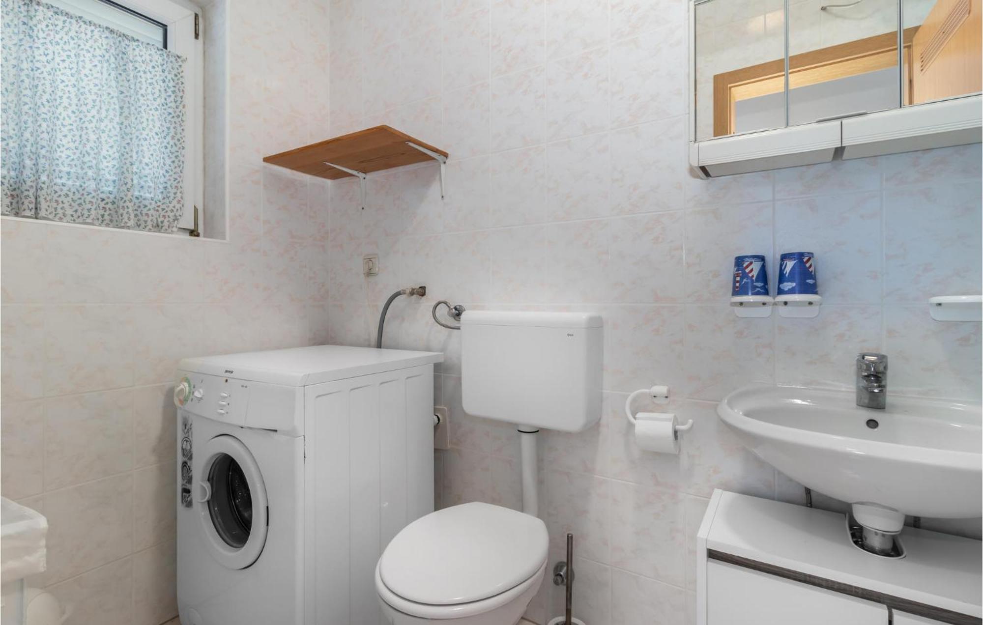 Lovely Apartment In Novi Vinodolski With Wifi מראה חיצוני תמונה