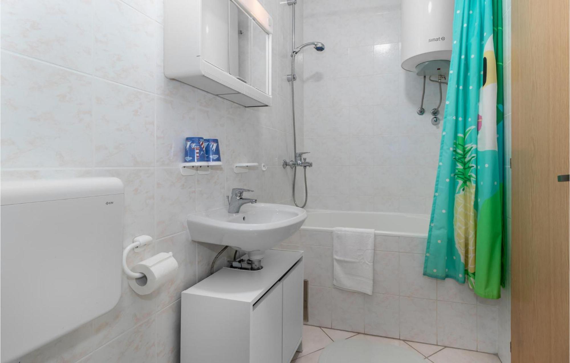 Lovely Apartment In Novi Vinodolski With Wifi מראה חיצוני תמונה