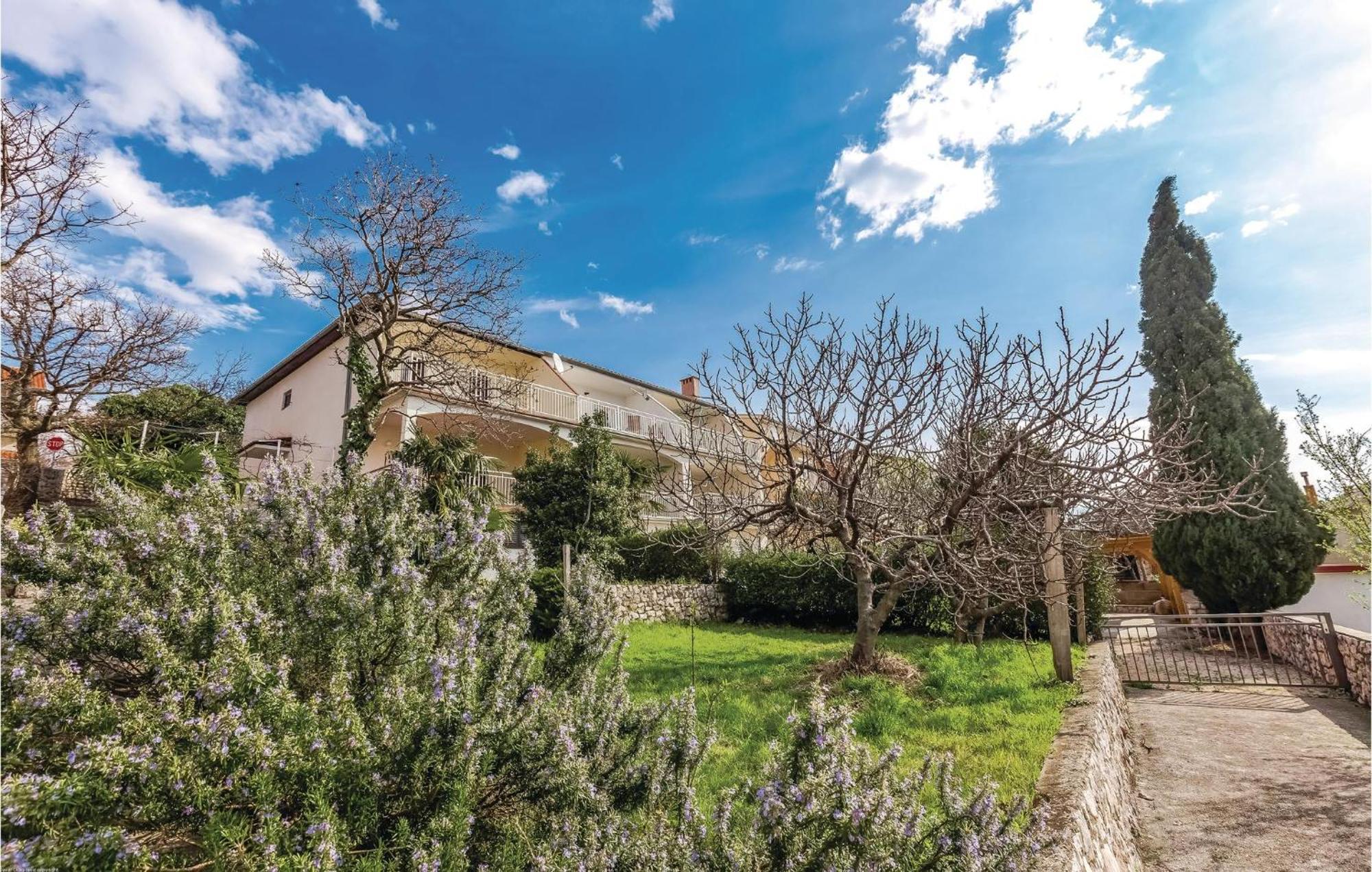 Lovely Apartment In Novi Vinodolski With Wifi מראה חיצוני תמונה